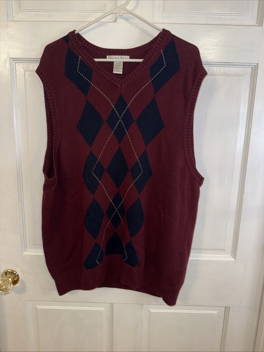 Geoffrey Beene argyle V-neck sweater vest in a burgundy color & Blue Diamonds XL
